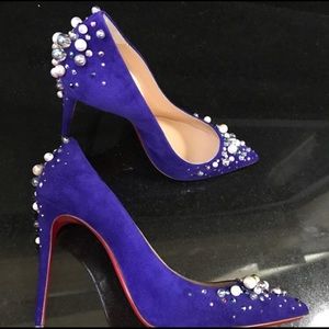 Like new. Worn once on wedding day for ceremony